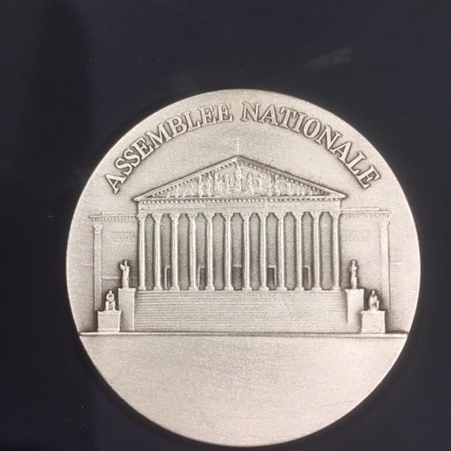 Médaille de l'Assemblée - Côté Jardin.jpg
