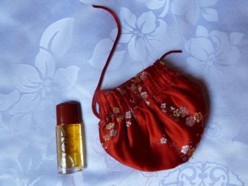 OPIUM eau de toilette 7.5ml sac rouge tissu asiatique