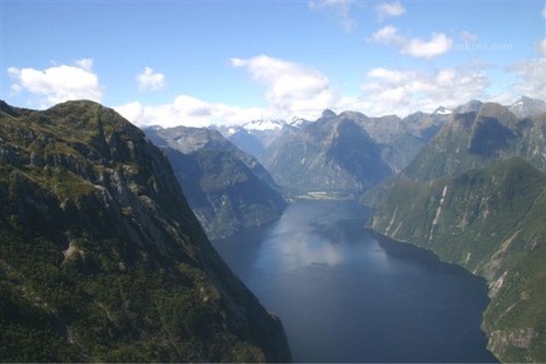 Milford_Sound_New_Zealand_3.jpg