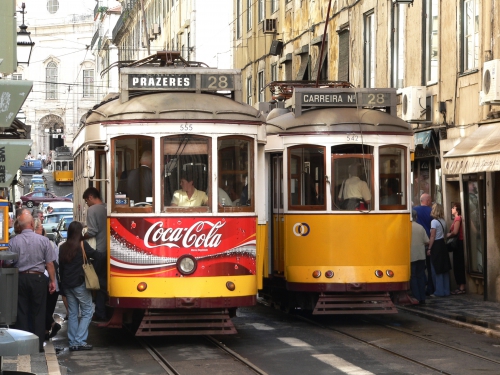 Tram_28_Lisbon_20051011.jpg