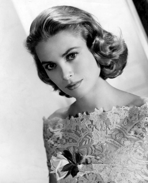 Grace_Kelly_MGM_photo.jpg