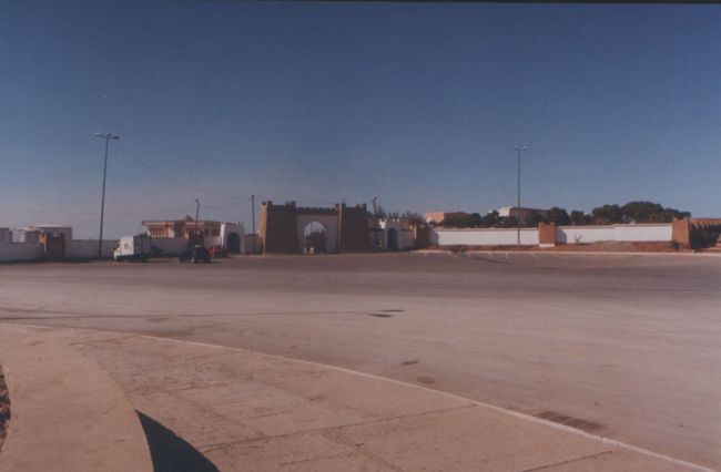 photo du 30 10 2005 : nouveau cimetière daté du 13 JANVIER 1992