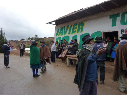 Féte dans un village