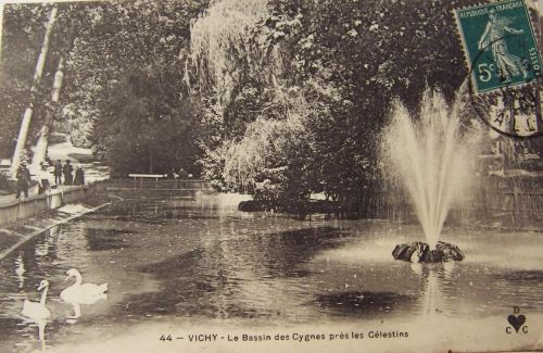 03 Vichy - Le bassin des cygnes prés les Célestins.