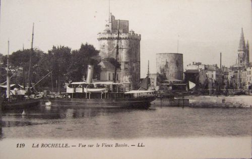 17 La Rochelle Vue sur le vieux bassin.