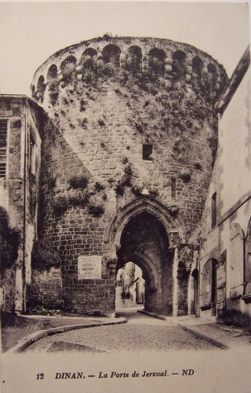 22 Dinan - La porte de Jerzual.