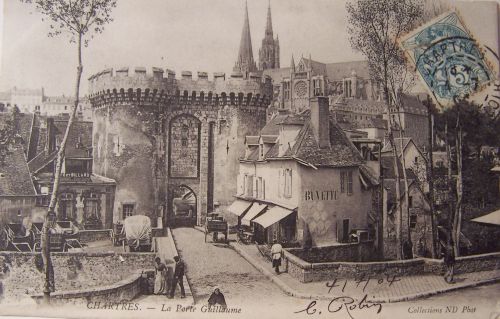Chartres - la porte Guillaume.