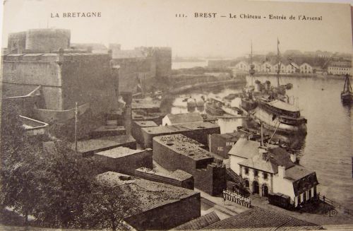 29 Brest Le château et l'entrée de l'arsenal.