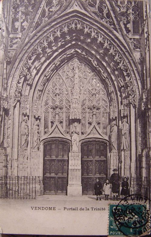 Vendôme - Portail de La trinité