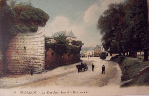 Guérande - La tour St Jean et le mail