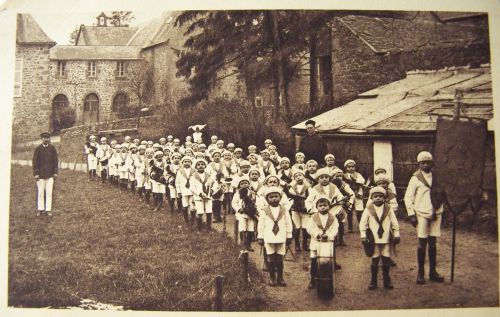 Fanfare des orphelins de St Georges de l'Isle à St Fraimbault