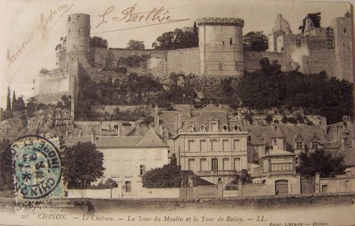 Chinon - Le château - Tours du moulin et de Boissy