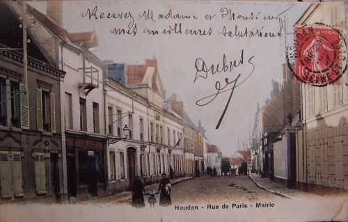 Houdan - Rue de Paris et mairie