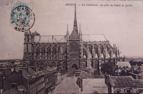 Amiens - La Cathédrale vue du palais de justice