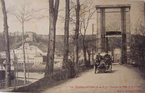 La Roche-Guyon - Vue sur le pont et le château