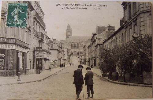 Pontoise - La rue Thiers et St Maclou