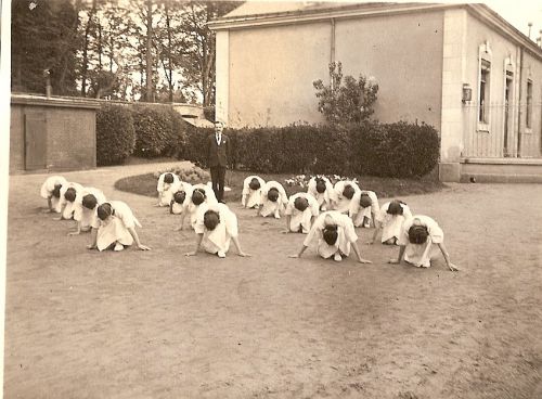 association amicale des anciennes éléves del'école du Cogners Le Mans répetition 4