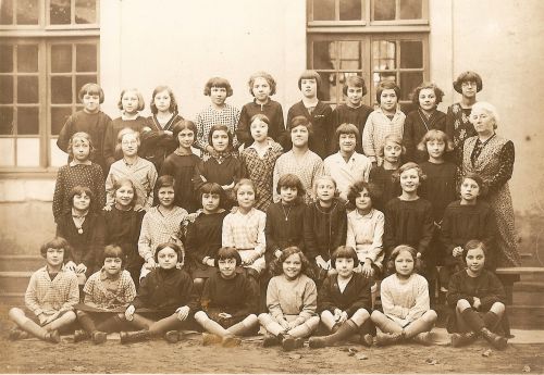 Classe d'une école au Mans ou environs, année 1933/1934:  les identifications sont au dos et disponibles sur demande