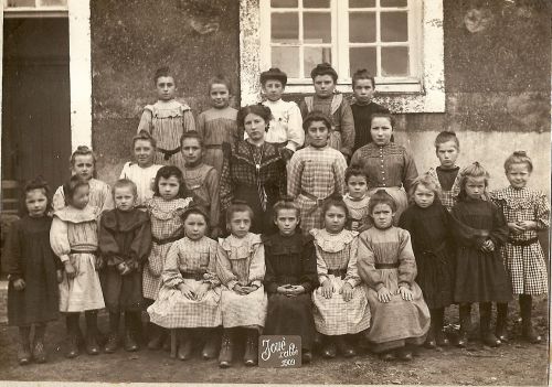 Ecole de Joué l'Abbé en 1909, pas d'identification au dos