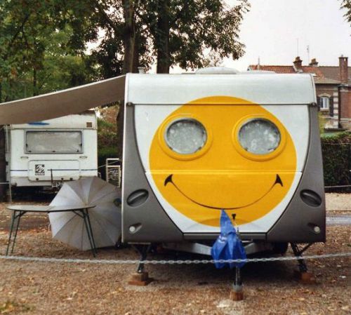 Les smileys sont aussi au camping 