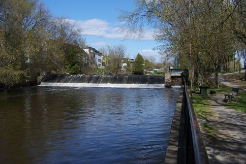 Chute d 'eau sur la rivière Yamaska Nord