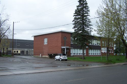 e) L ' école Barabé Drouin de Saint Isidore