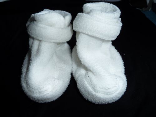 chaussons blanc 0-3 mois Fr 2.- 