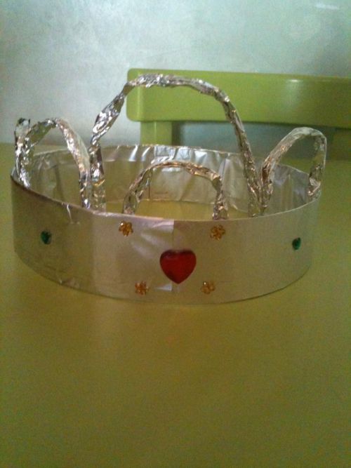 couronne de reine en papier aluminium et quelques diamants !!