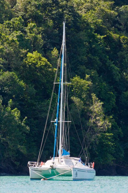 ARJUNA au mouillage à Marigot Bay