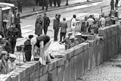 construction mur de Berlin-Wall-.jpg