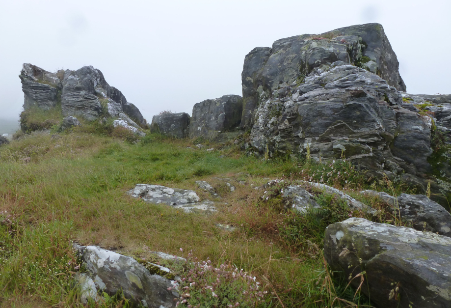 juin2012 monts d'arrée land art sy yviec 184pm.jpg