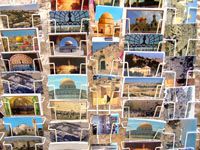 présentoir de cartes postales touristiques