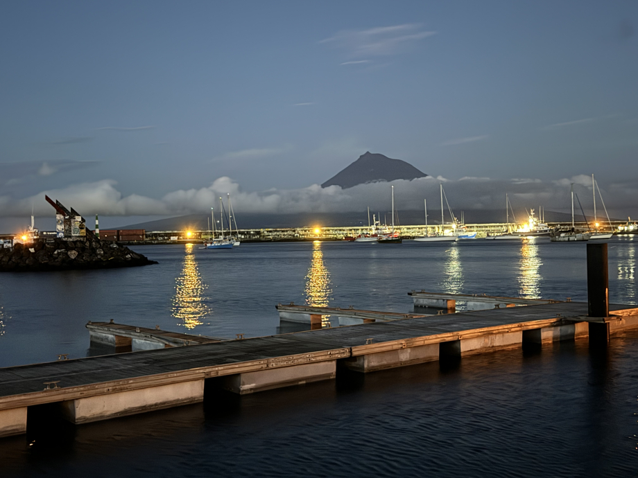 à Horta : le Mont Pico dégagé.