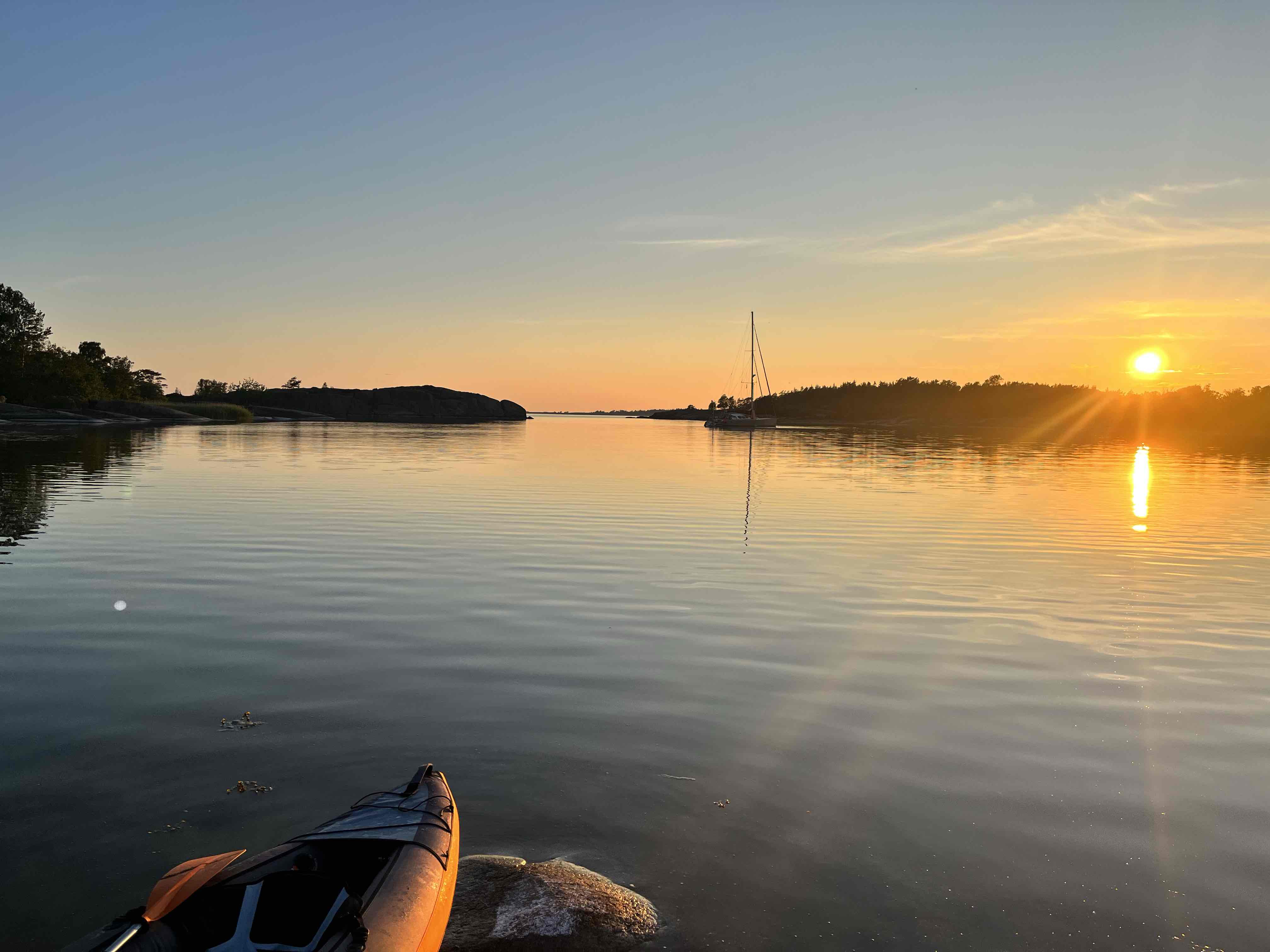 Après le soleil du matin, soleil du soir et balade en kayak à Stegskär dans l’archipel d’Åland (60• 00,80’ N 019• 57,20’ E)