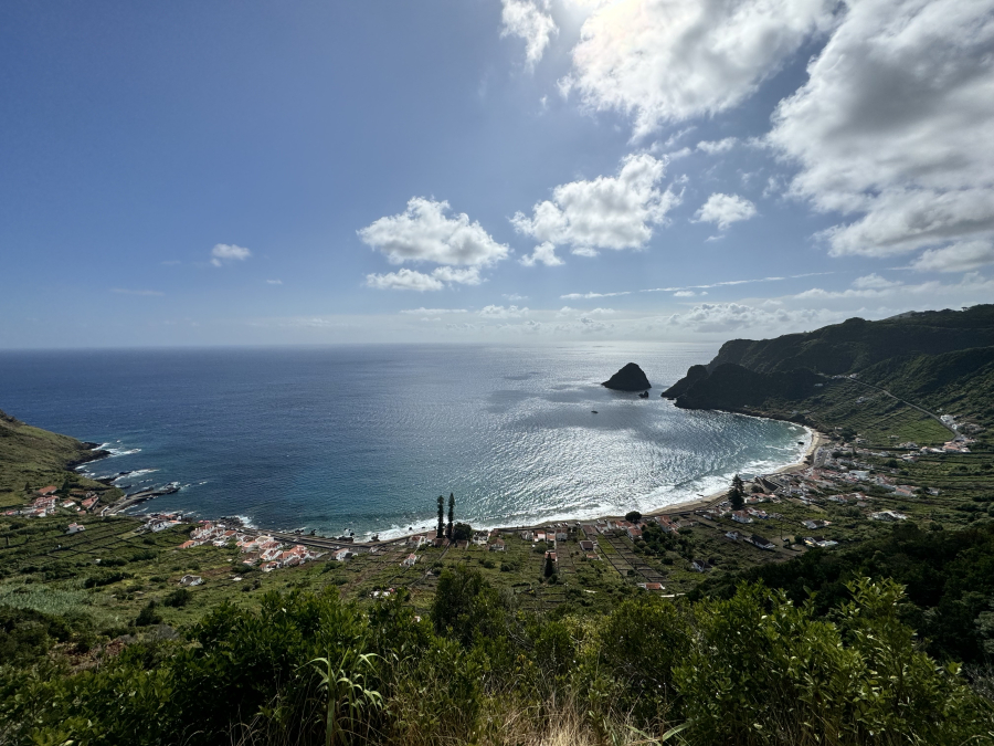 Zero seul dans la baie de Sao Lourenço