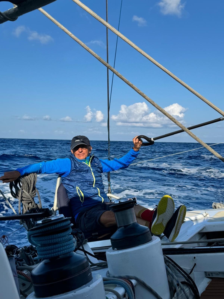 Le pilote est en relâche, les charbons sont usés, les muscles vigoureux se relaient et maitrise la barre...