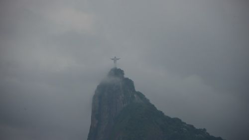 Corcovado dans la brume