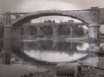 1905 -  Carte Postale du pont de pierre en construction.jpg