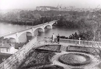 1937 - terrasse sur le Rhône 334 x 227.jpg