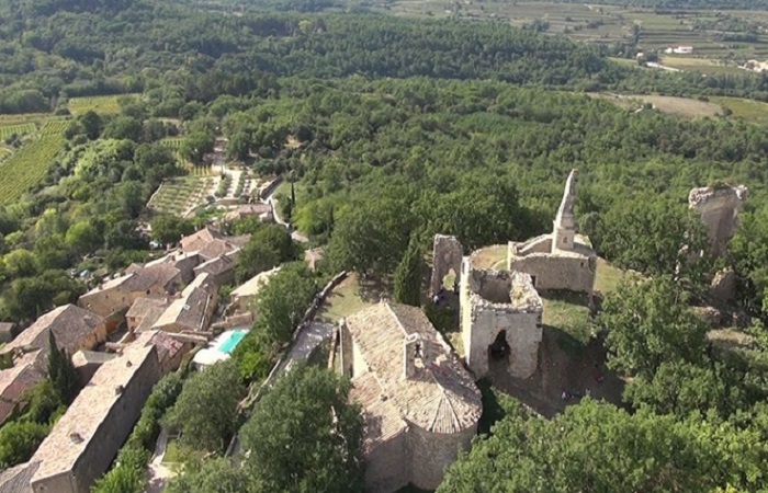 1 - 1 - 5 - Site du château de Sabran 700 x 450.jpg