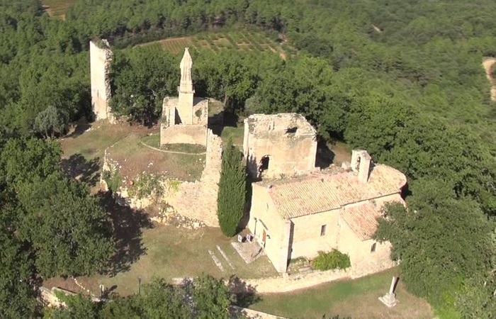 1 - 2 - 1 - Site du château de Sabran 700 x 450.jpg