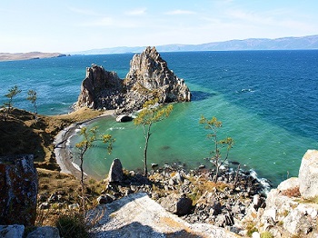 23 - BAÏKAL 350 x 262 Rochers des chamanas à Khoujir nord-ouest ile d'OLKHON.jpg