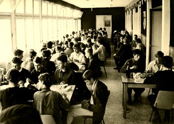 14 - FOYER YMCA 1972 350 x 250.jpg