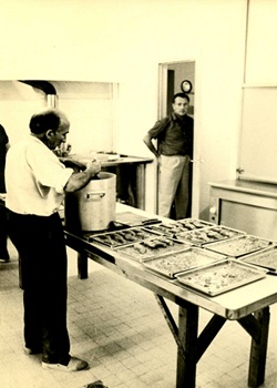 16 - FOYER YMCA 1972 250 x 350.jpg