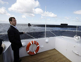 70_SLNE_Medvedev_near_Yury_Dolgorukiy_submarine.jpg