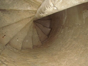 L'escalier à vis de St Vérédème.jpg
