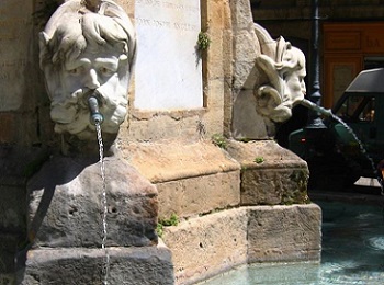36 - Mascaron fontaine de l'hôtel de ville.JPG