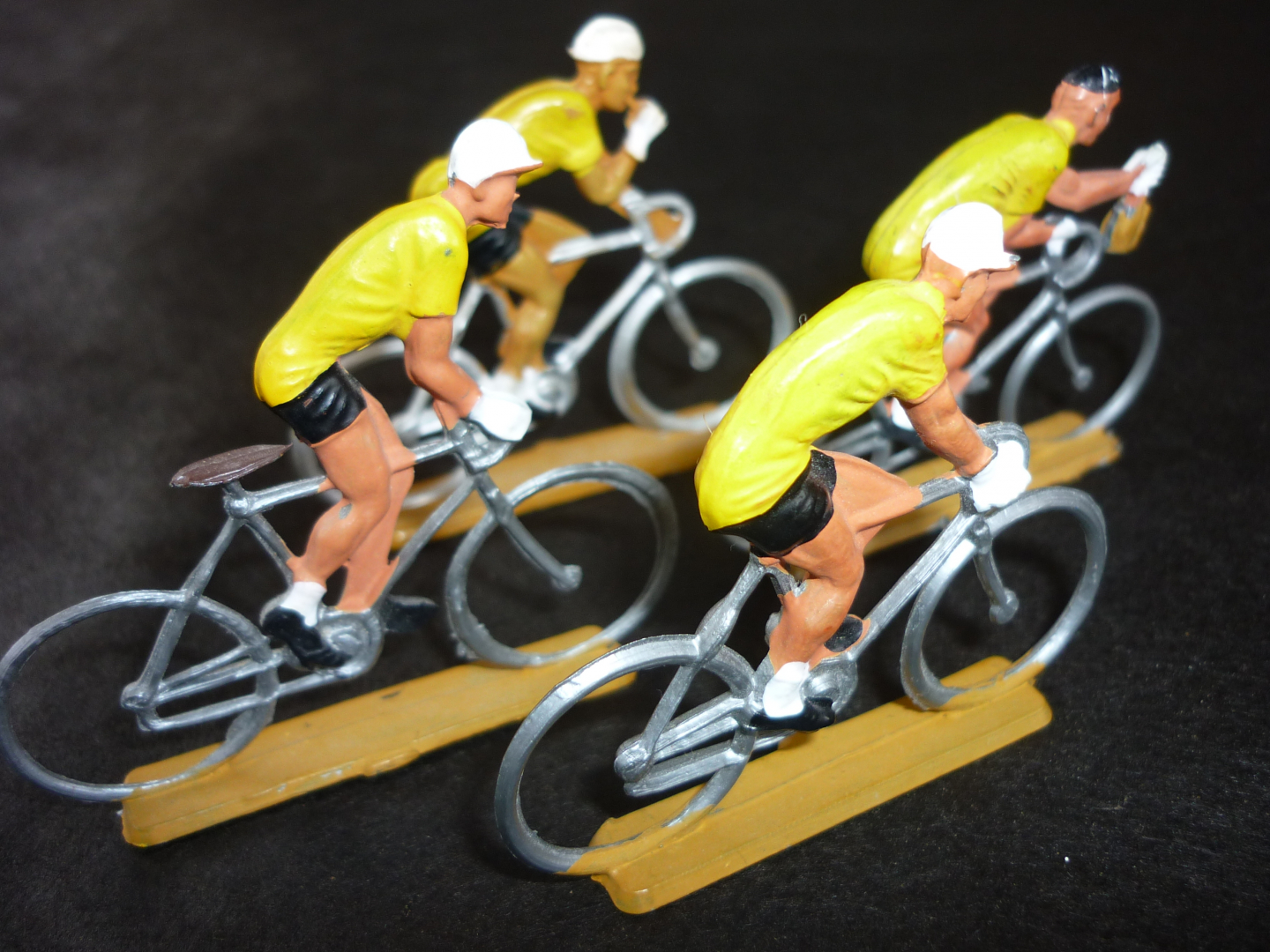 Figurine cycliste D Vainqueur Maillot jaune - Cycliste miniature fabriqué  en France