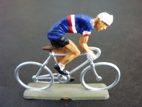 jp295 - Coureur sprintant en casquette. Danseuse Casquette. Code DC.