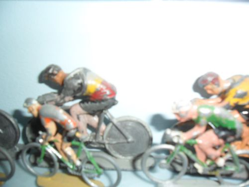 ric06 003 - cyclistes L.R (pour Louis Roussy circa 30/40)